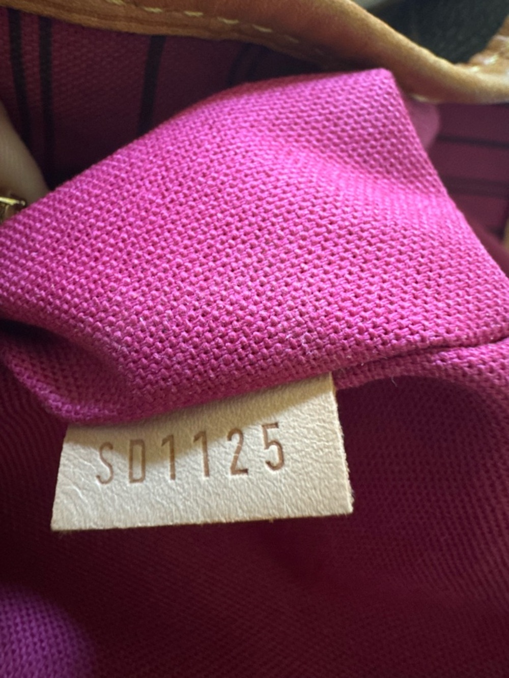Louis Vuitton Delightful MM Monogram Shoulder Bag with Pink Interior - Picture 5 of 8